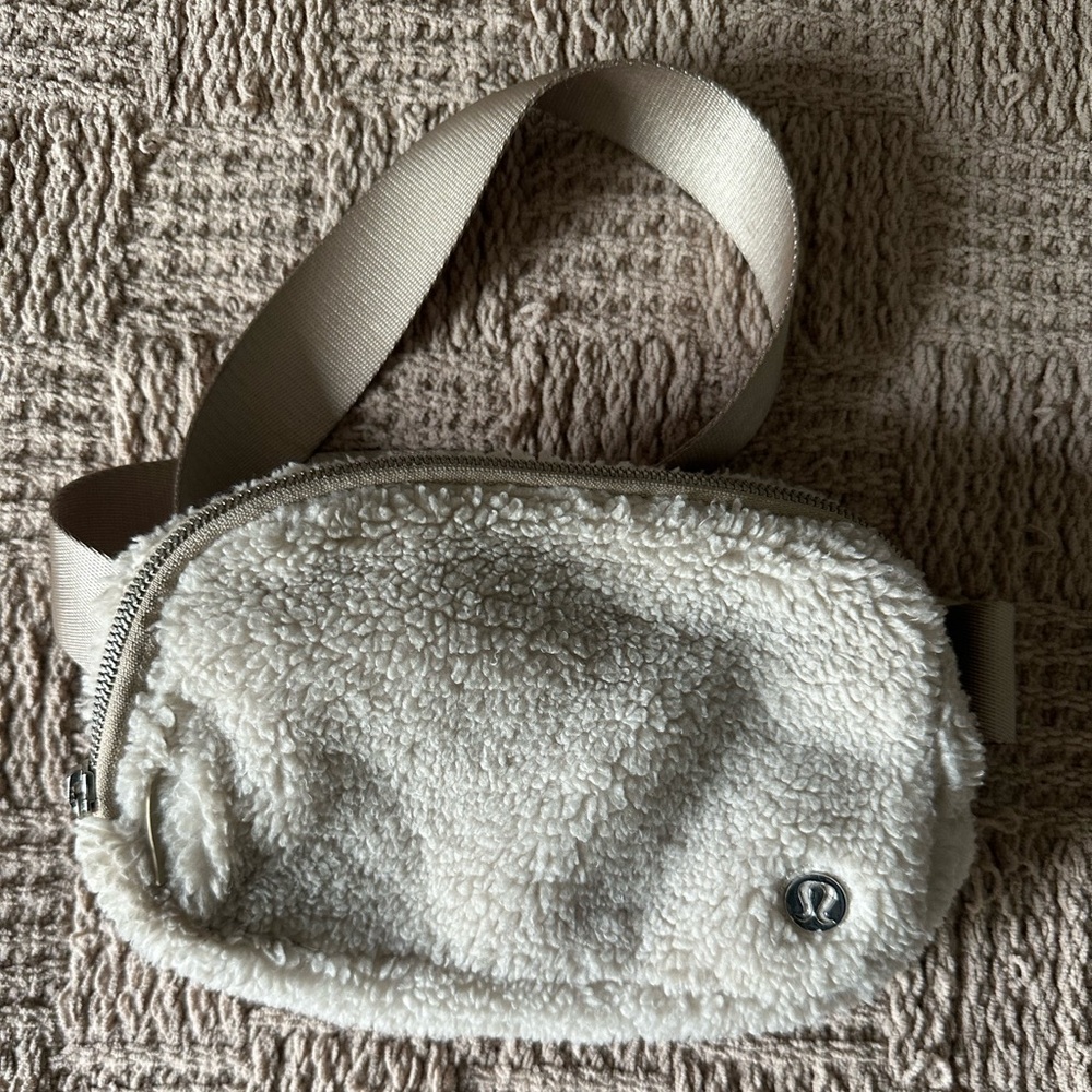 Lululemon belt bag